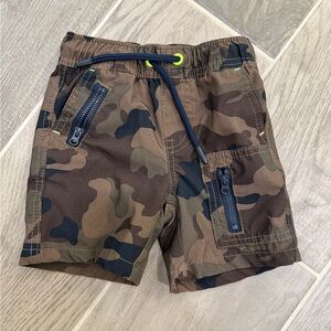 Cat & Jack Camouflage Cargo Shorts with Zipper Pockets 18 month